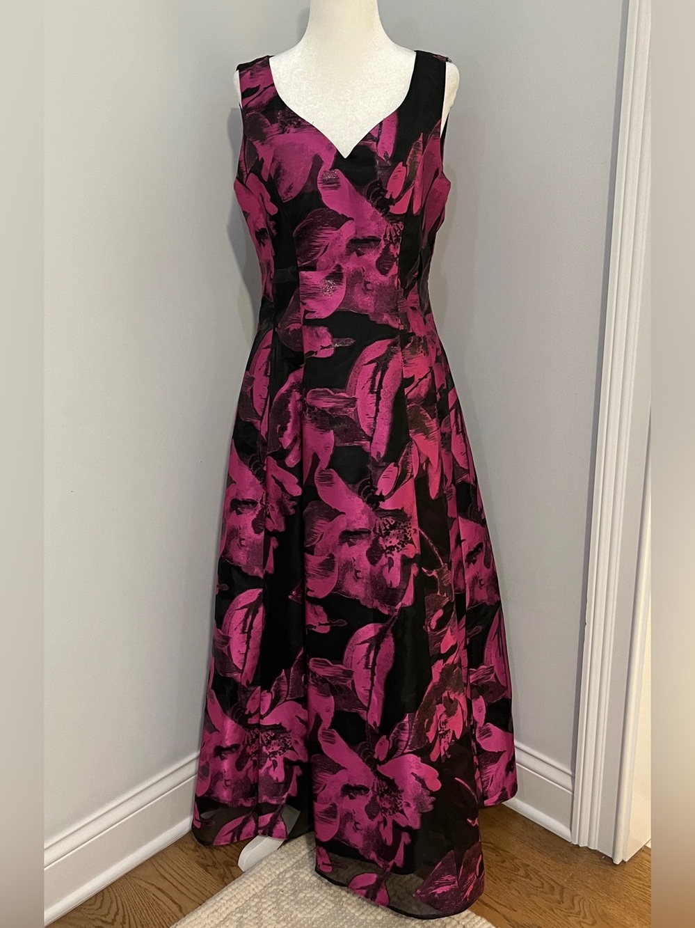 Tahari by Arthur S. Levine Sleeveless Dress